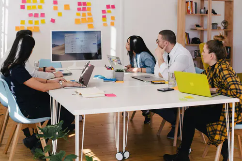 Réunion de travail en entreprise, formation professionnel, itecom artdesign